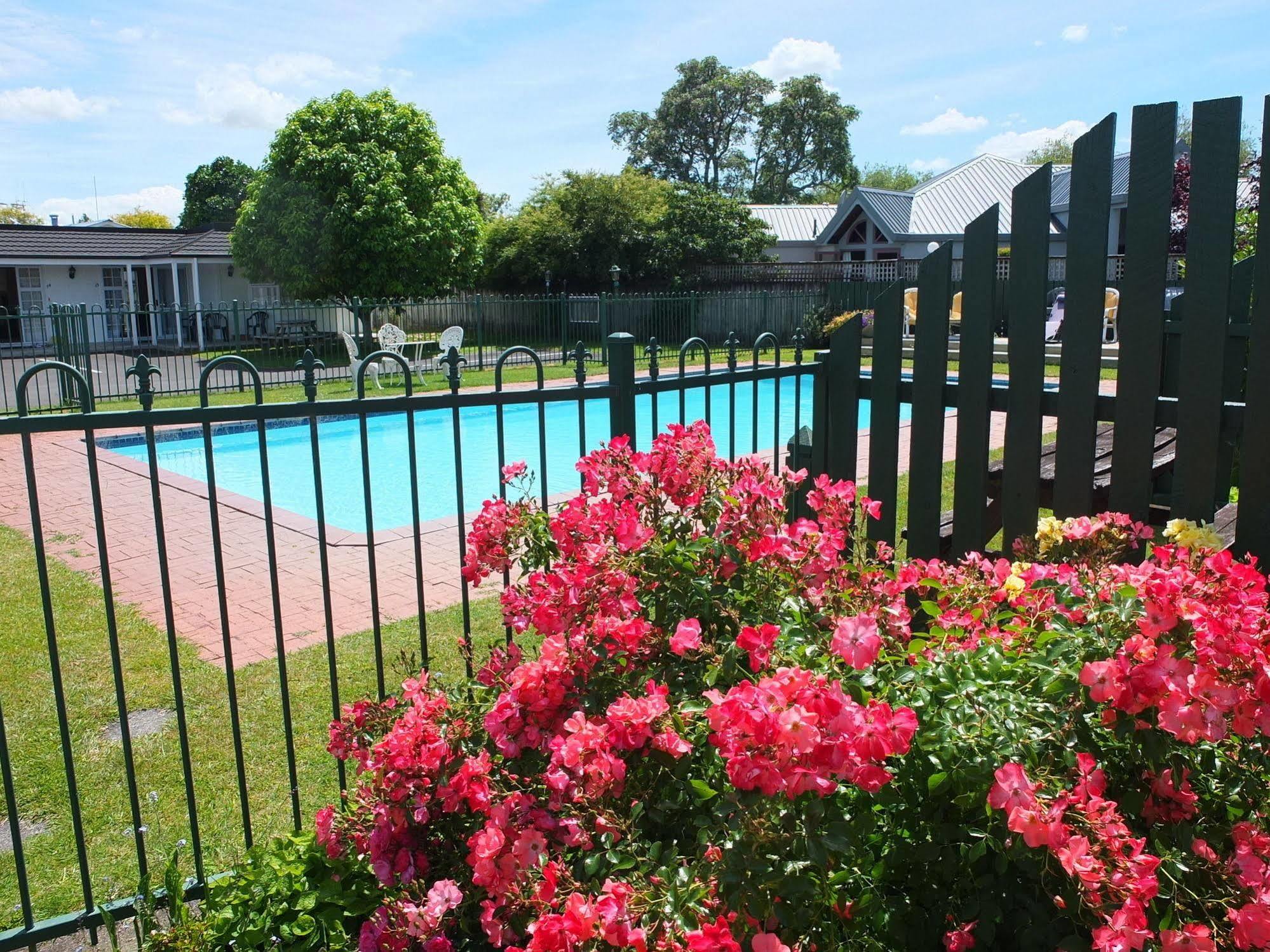 Colonial Court Motel Cambridge Eksteriør billede